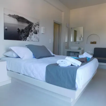 Apartment One And Only Beachfront Perissa (Santorini)