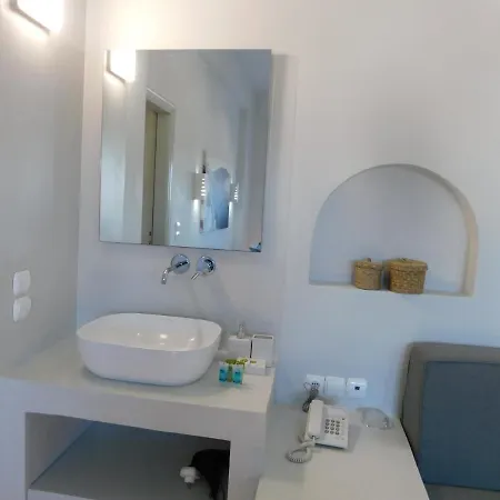 One And Only Beachfront Apartment Perissa (Santorini)