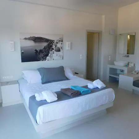 Apartment One And Only Beachfront Perissa (Santorini)